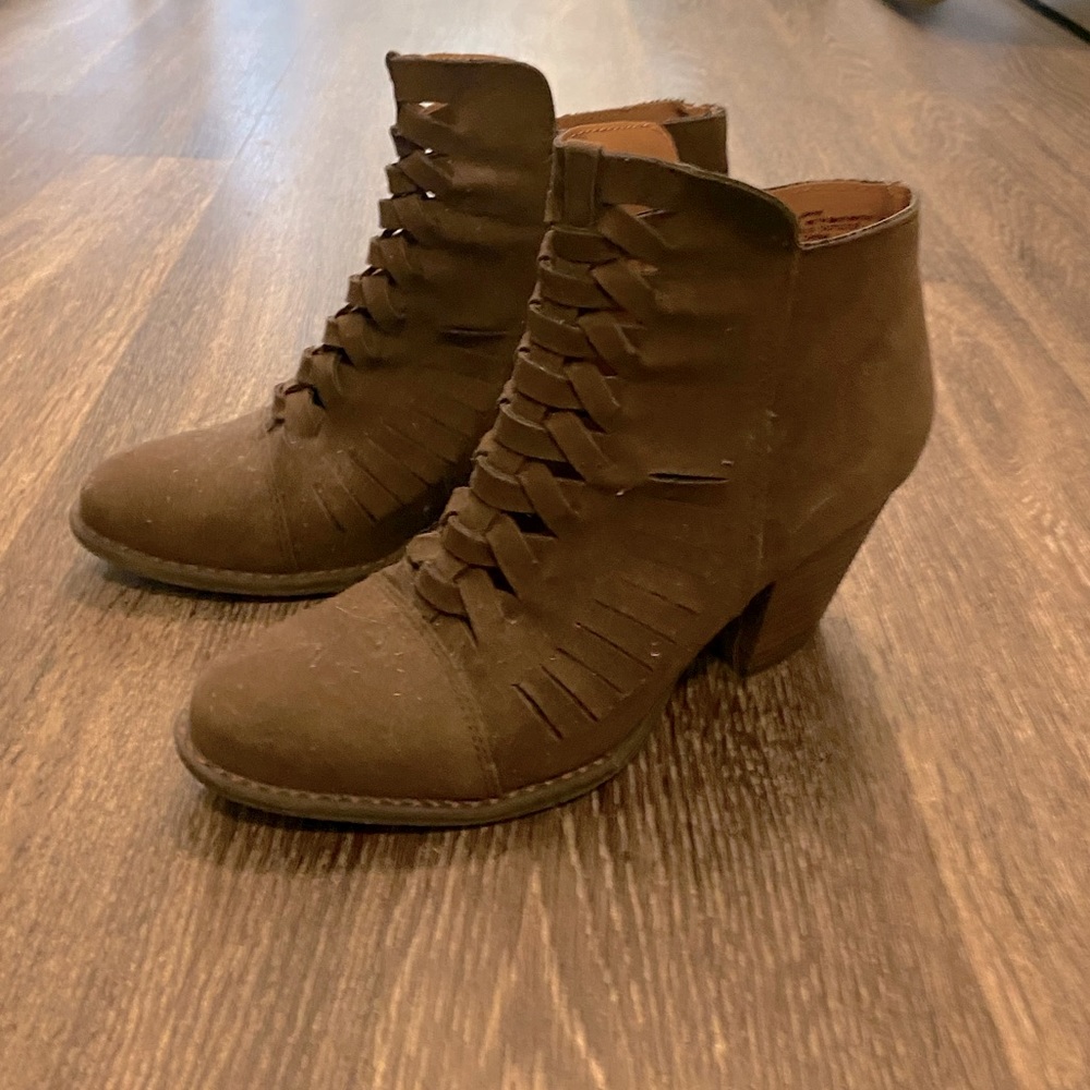 Mossimo olive booties size 8 used